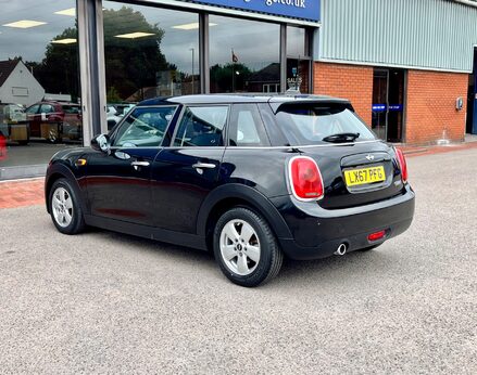 Mini Hatch COOPER 9