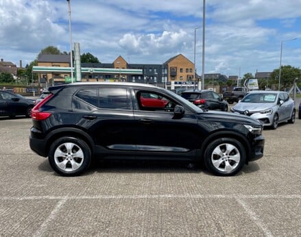 Volvo XC40 D3 MOMENTUM 10