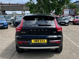 Volvo XC40 D3 MOMENTUM 6