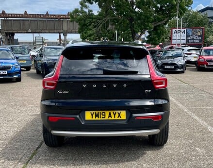 Volvo XC40 D3 MOMENTUM 6