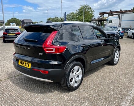 Volvo XC40 D3 MOMENTUM 8