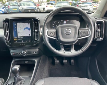 Volvo XC40 D3 MOMENTUM 18