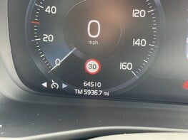 Volvo XC40 D3 MOMENTUM 21