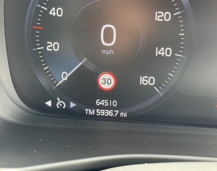 Volvo XC40 D3 MOMENTUM 21