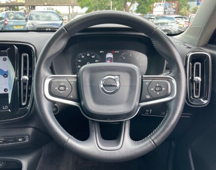 Volvo XC40 D3 MOMENTUM 19
