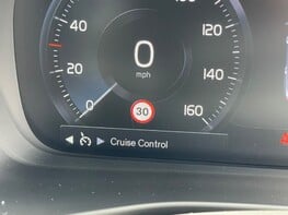 Volvo XC40 D3 MOMENTUM 22
