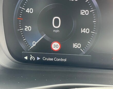 Volvo XC40 D3 MOMENTUM 22