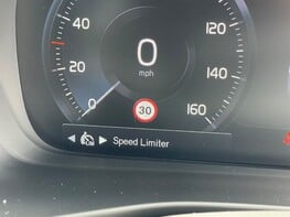 Volvo XC40 D3 MOMENTUM 23