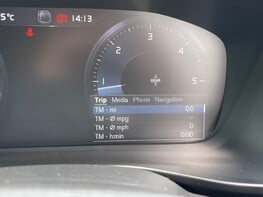 Volvo XC40 D3 MOMENTUM 27