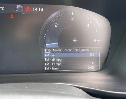 Volvo XC40 D3 MOMENTUM 27