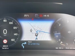 Volvo XC40 D3 MOMENTUM 24