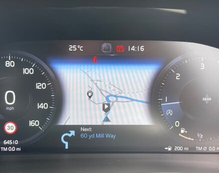 Volvo XC40 D3 MOMENTUM 24