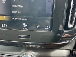 Volvo XC40 D3 MOMENTUM 33