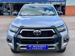 Toyota Hilux INVINCIBLE X 4WD D-4D DCB 4