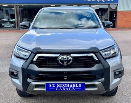 Toyota Hilux INVINCIBLE X 4WD D-4D DCB 4
