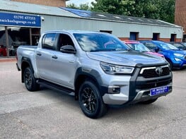 Toyota Hilux INVINCIBLE X 4WD D-4D DCB 3