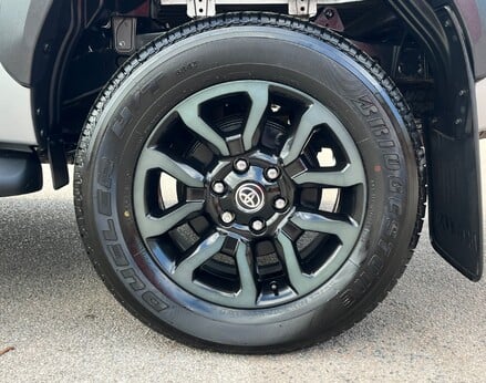 Toyota Hilux INVINCIBLE X 4WD D-4D DCB 14
