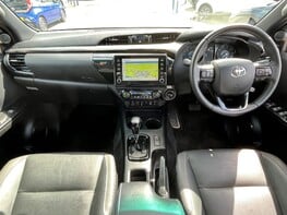 Toyota Hilux INVINCIBLE X 4WD D-4D DCB 2