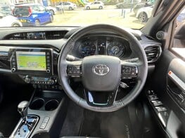 Toyota Hilux INVINCIBLE X 4WD D-4D DCB 19