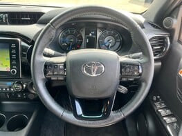 Toyota Hilux INVINCIBLE X 4WD D-4D DCB 20