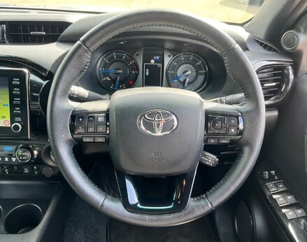Toyota Hilux INVINCIBLE X 4WD D-4D DCB 20