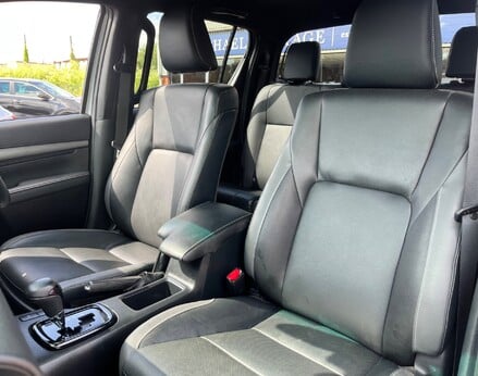 Toyota Hilux INVINCIBLE X 4WD D-4D DCB 62