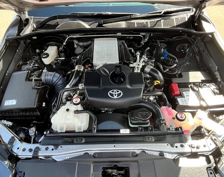 Toyota Hilux INVINCIBLE X 4WD D-4D DCB 7