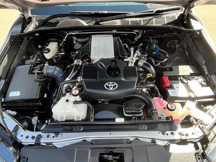 Toyota Hilux INVINCIBLE X 4WD D-4D DCB