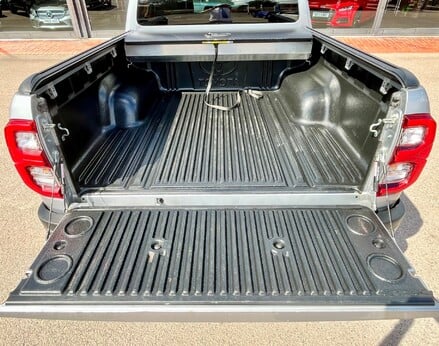 Toyota Hilux INVINCIBLE X 4WD D-4D DCB 69