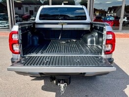 Toyota Hilux INVINCIBLE X 4WD D-4D DCB 68