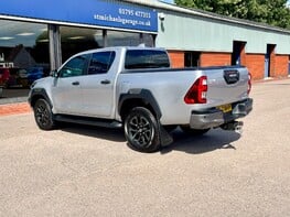 Toyota Hilux INVINCIBLE X 4WD D-4D DCB 9
