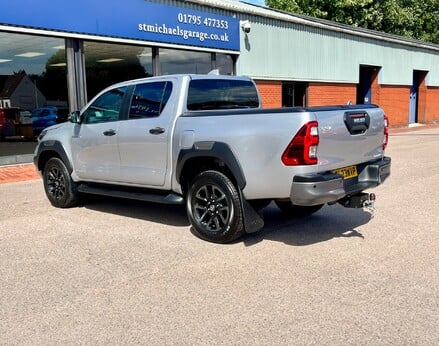 Toyota Hilux INVINCIBLE X 4WD D-4D DCB 9