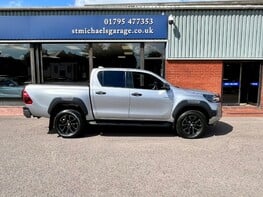 Toyota Hilux INVINCIBLE X 4WD D-4D DCB 10