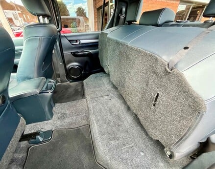 Toyota Hilux INVINCIBLE X 4WD D-4D DCB 66