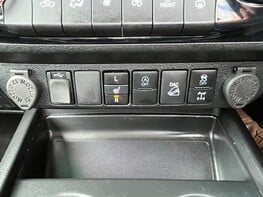 Toyota Hilux INVINCIBLE X 4WD D-4D DCB 46