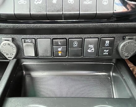 Toyota Hilux INVINCIBLE X 4WD D-4D DCB 46