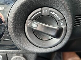 Toyota Hilux INVINCIBLE X 4WD D-4D DCB 47