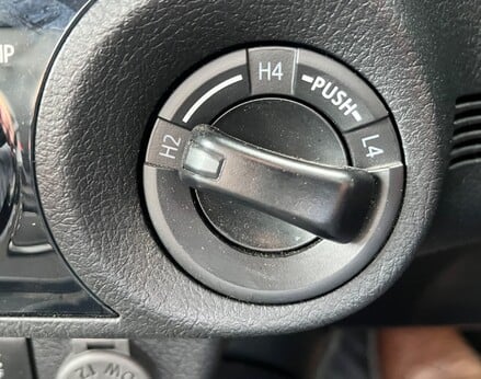 Toyota Hilux INVINCIBLE X 4WD D-4D DCB 47