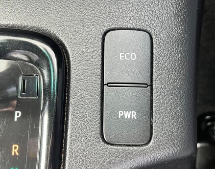 Toyota Hilux INVINCIBLE X 4WD D-4D DCB 48
