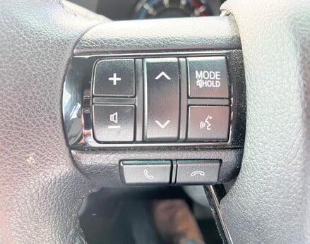 Toyota Hilux INVINCIBLE X 4WD D-4D DCB 51