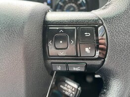 Toyota Hilux INVINCIBLE X 4WD D-4D DCB 52