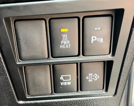 Toyota Hilux INVINCIBLE X 4WD D-4D DCB 57