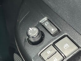 Toyota Hilux INVINCIBLE X 4WD D-4D DCB 58