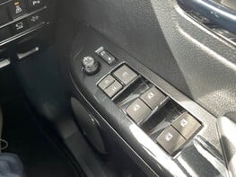Toyota Hilux INVINCIBLE X 4WD D-4D DCB 59