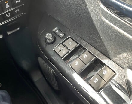Toyota Hilux INVINCIBLE X 4WD D-4D DCB 59