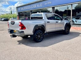 Toyota Hilux INVINCIBLE X 4WD D-4D DCB 8