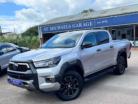 Toyota Hilux INVINCIBLE X 4WD D-4D DCB