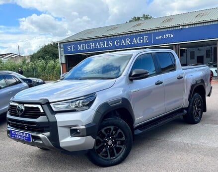 Toyota Hilux INVINCIBLE X 4WD D-4D DCB 1