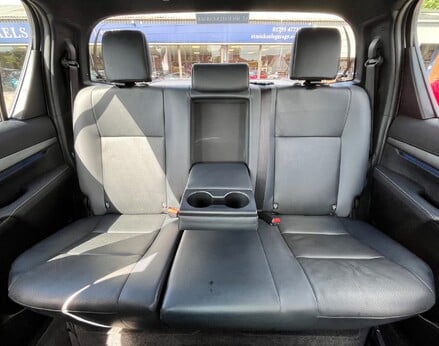 Toyota Hilux INVINCIBLE X 4WD D-4D DCB 64