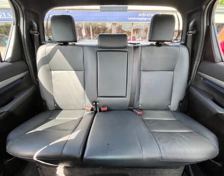 Toyota Hilux INVINCIBLE X 4WD D-4D DCB 63